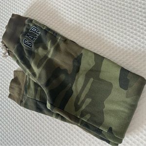 Gap army boy sweats size large